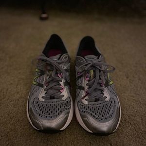 New Balance Running shoes size 9 1/2
